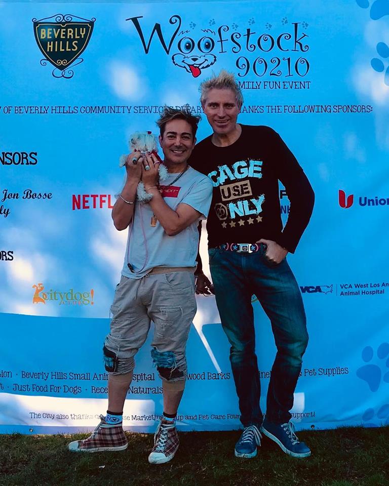 the86ers_brand's tweet photo. #cageuseonly SPOTTING with the stars of #gownandoutinbeverlyhills tv series @polatteu @PatrikSimpson
Thank you for repping #the86ersbrand
To add yours to your cart, head to our website at: https://t.co/aRfkRzsphQ
#the86ers
#apparel
#menswear
#tshirt
#clothing
#family
#ootd https://t.co/gxfsBYd7MM