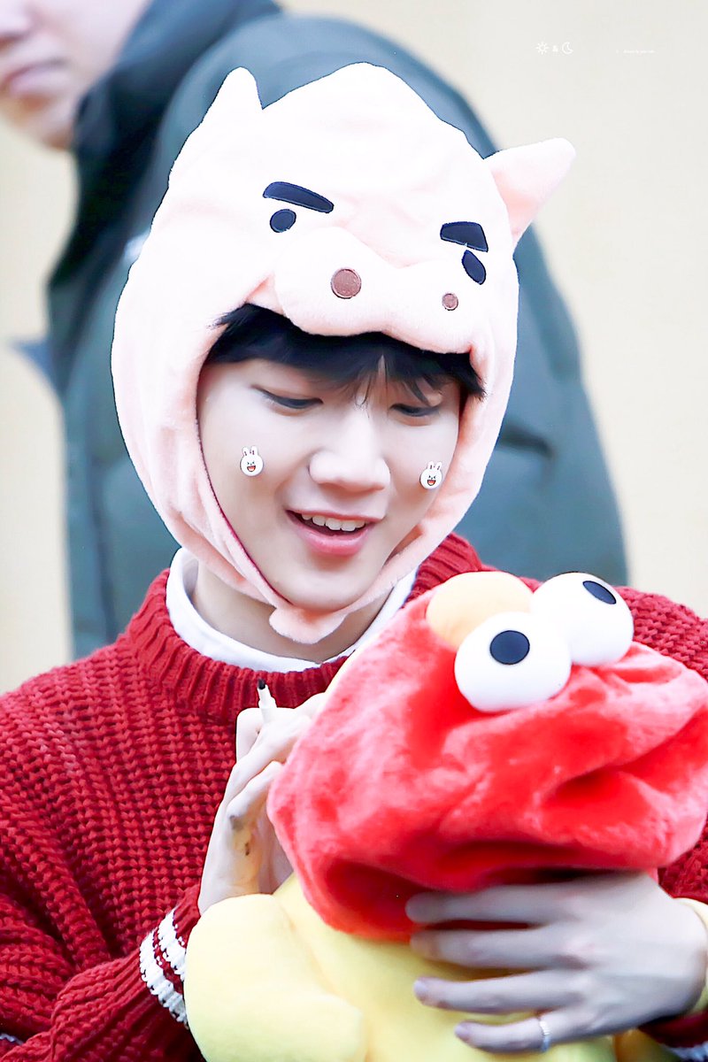 sunandmoon9901's tweet photo. <HQ>171118 대구 팬사 🐰🐷

#안형섭 #형섭 https://t.co/vYWXxO1dE8