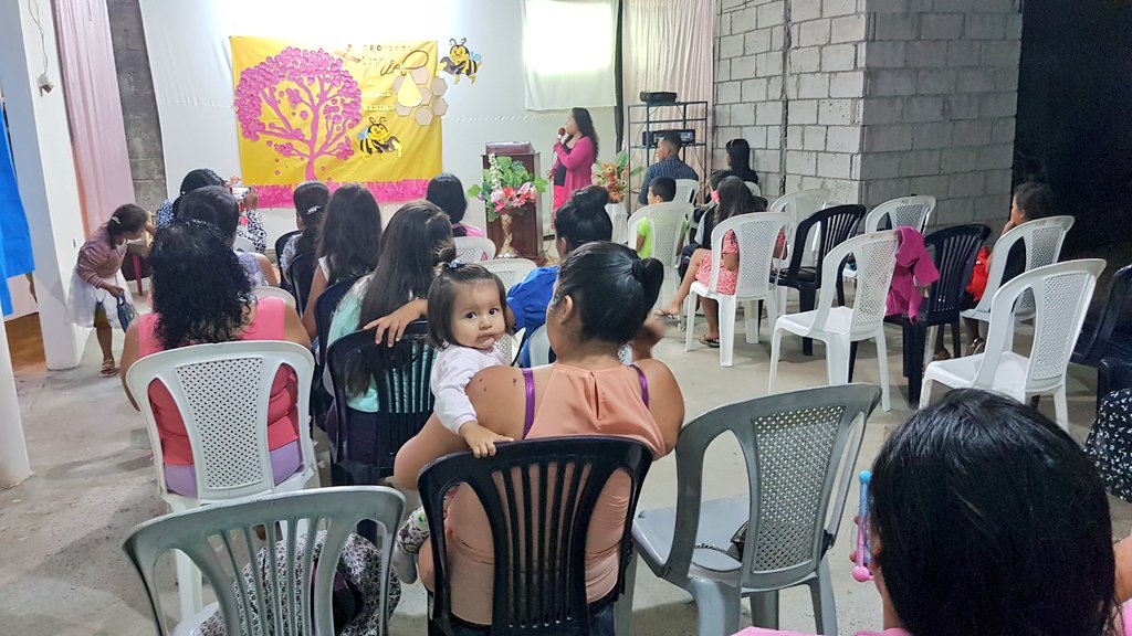 Pasvinueza1's tweet photo. Distrito 30 de julio participando activamente del #ProectoMasMielUE @adventistasEC @AdventistasMEN @emersonnfreitas @prgiovanny @sylvia_polo https://t.co/i5iGVOTuq2