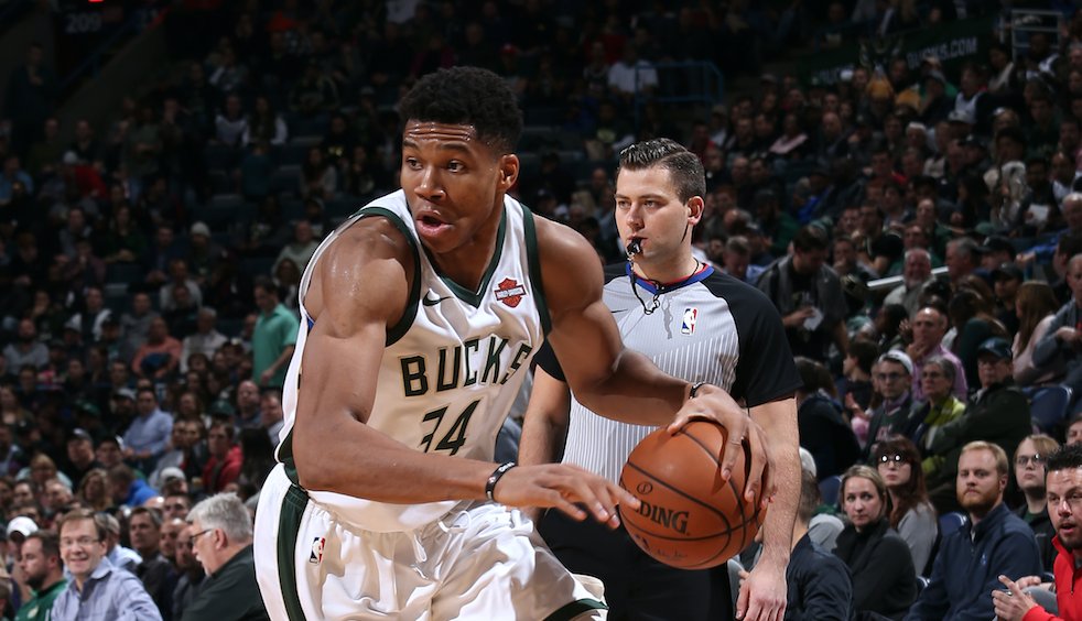 The best from Giannis Antetokounmpo tonight against the Wizards:  23 pts | 8 reb | 4 ast | 3 bks https://t.co/LezLP847gZ