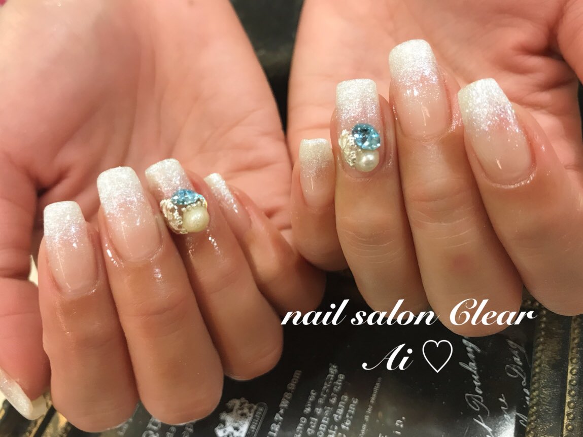 Nailsalon Clear 白のラメグラにビジュー お上品 Nail Nailart Naildesign Gelnail Gel Nailsalon ネイル ネイルデザイン ネイルアート ジェルネイル ジェル ネイルサロン ジェルアート トレンドネイル ラメグラデーション スクエアー Nailsalon Clear 白のラメグラにビジュー お上品 Nail Nailart Naildesign Gelnail Gel Nailsalon ネイル ネイルデザイン ネイルアート ジェルネイル ジェル ネイルサロン ジェルアート トレンドネイル ラメグラデーション スクエアー