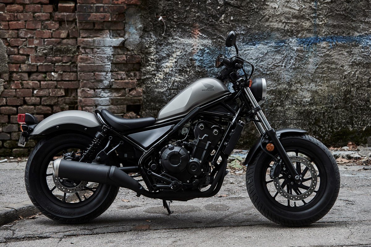 welovehonda's tweet photo. Honda CMX500 Rebel ini termasuk dalam Honda Big Bike dengan tipe Custom Cruiser Brosis #HondaRebel #HondaBigBike #DealerBigWing

More info: https://t.co/7snP7DcN7e https://t.co/AcaWiEQ7CZ