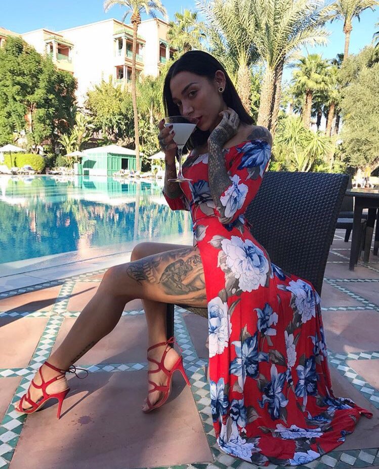 xrosewigginx's tweet image. 🔥Rose Weasley W.🔥
•17. Septimo curso.#
•Slytherin🐍
•Licantropa.
•Estudiante de Cuidados de criaturas mágicas.
•Quiero a mi Thestral mas que a cualquier persona.
•Rol medio/extenso.
¿Un RT para esta Weasley tan rara?
#FreeRol #HarryPotterRol