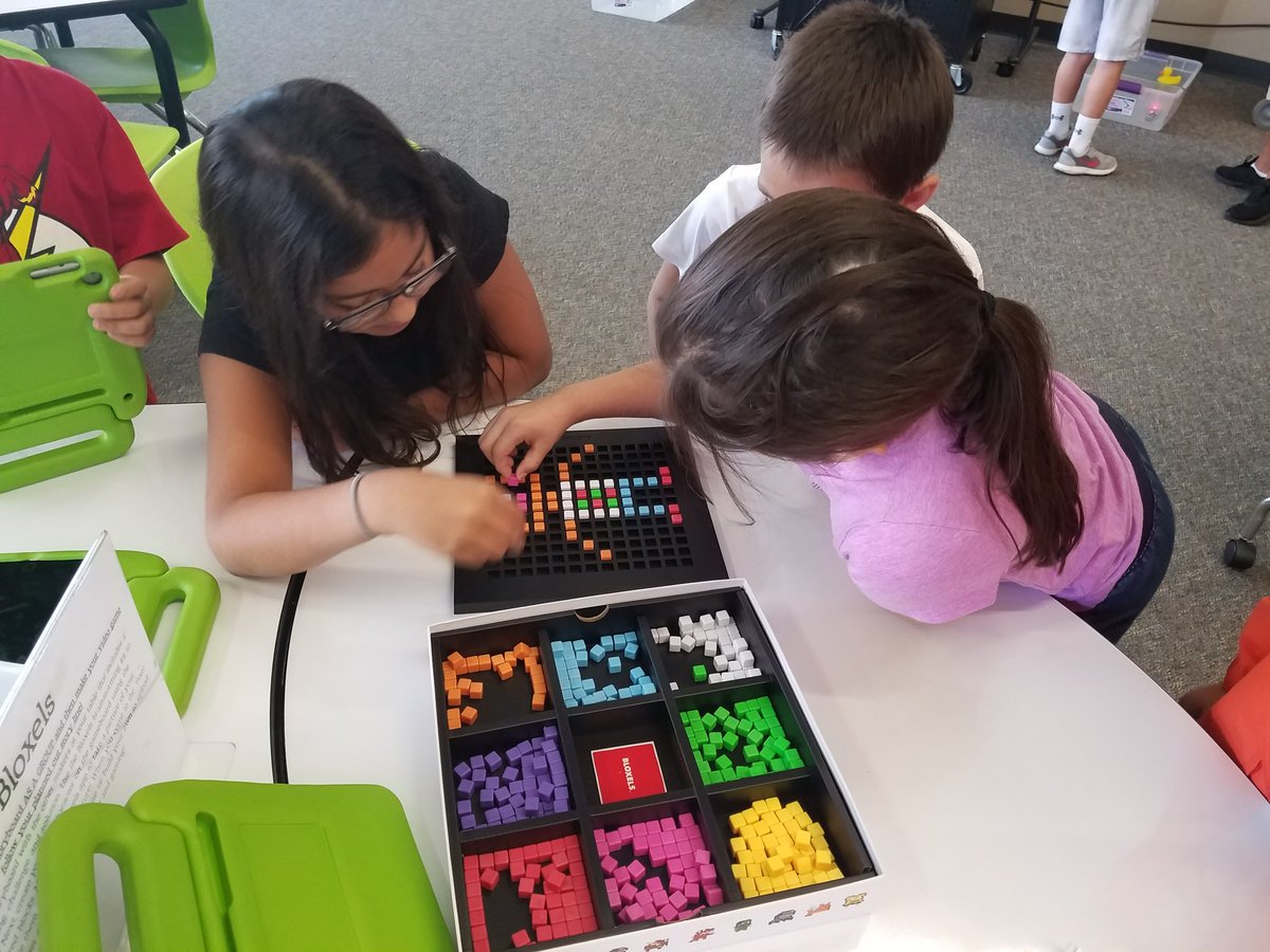MrsSalsgiver's tweet photo. Makerspace was a great ending to the week! #zwinkkisd https://t.co/PHFxfVyRxN