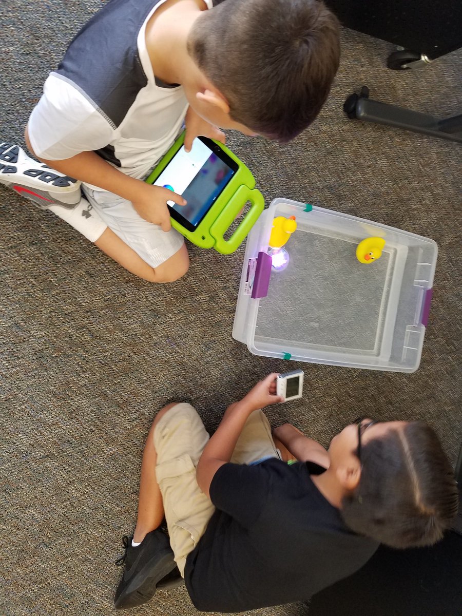 MrsSalsgiver's tweet photo. Makerspace was a great ending to the week! #zwinkkisd https://t.co/PHFxfVyRxN