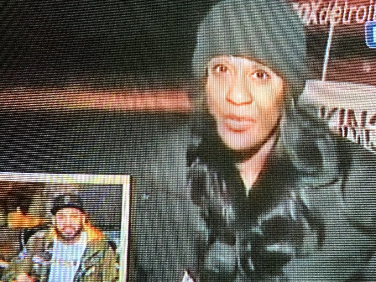 CameraEyes4UNMe's tweet photo. @AndreaIsomTV #IsThisU? If so @desusandmero had u on the show 🤡ing & @MyFOXDetroit #FoxDetroit.com #DesusAndMero @desusnice @THEKIDMERO aka #2Good4FishFillets I bet them squatters in #Detroit #LoveThat #FishFilletSandwich from that #BulletproofGlass @McDonalds #InThe213 #213 https://t.co/9qsNRY2y6H