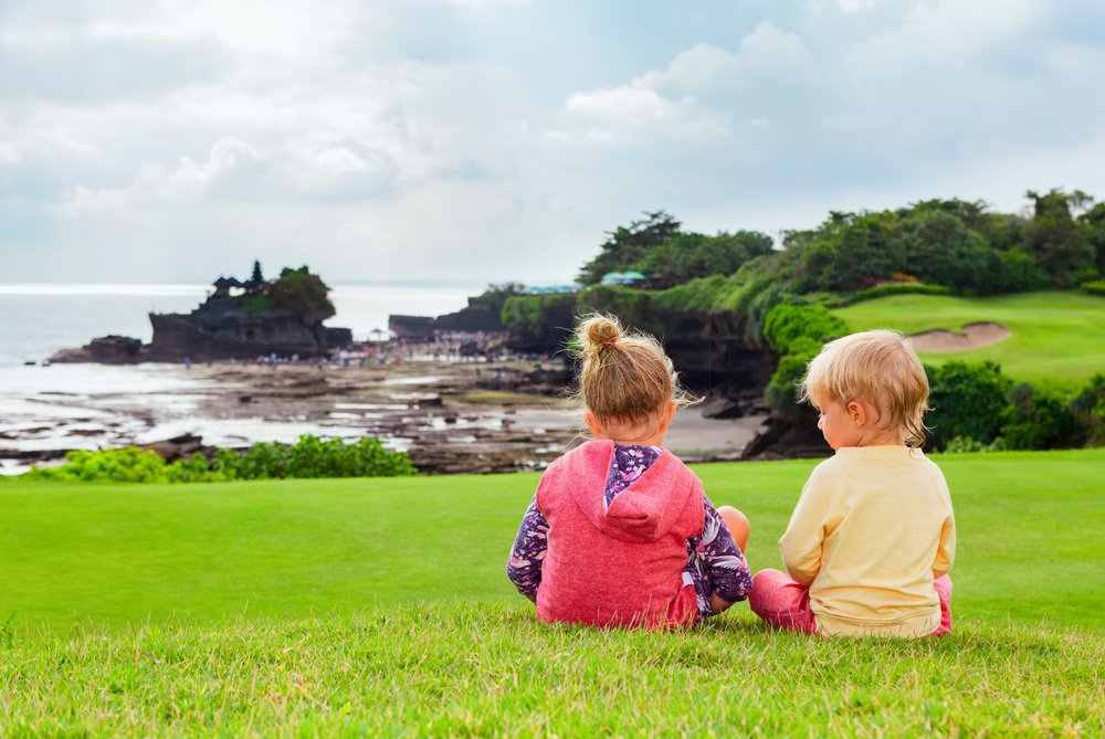 indoexcursions's tweet photo. Brother and sister sit on hill, look from high cliff at beach view, Balinese temple Tanah Lot, #Indonesia https://t.co/kAd8eTMKpE

#Family #Travel #Lifestyle
#IndoExcursions #IndonesiaTravel #Bali #Ubud https://t.co/dwyG0prYMN