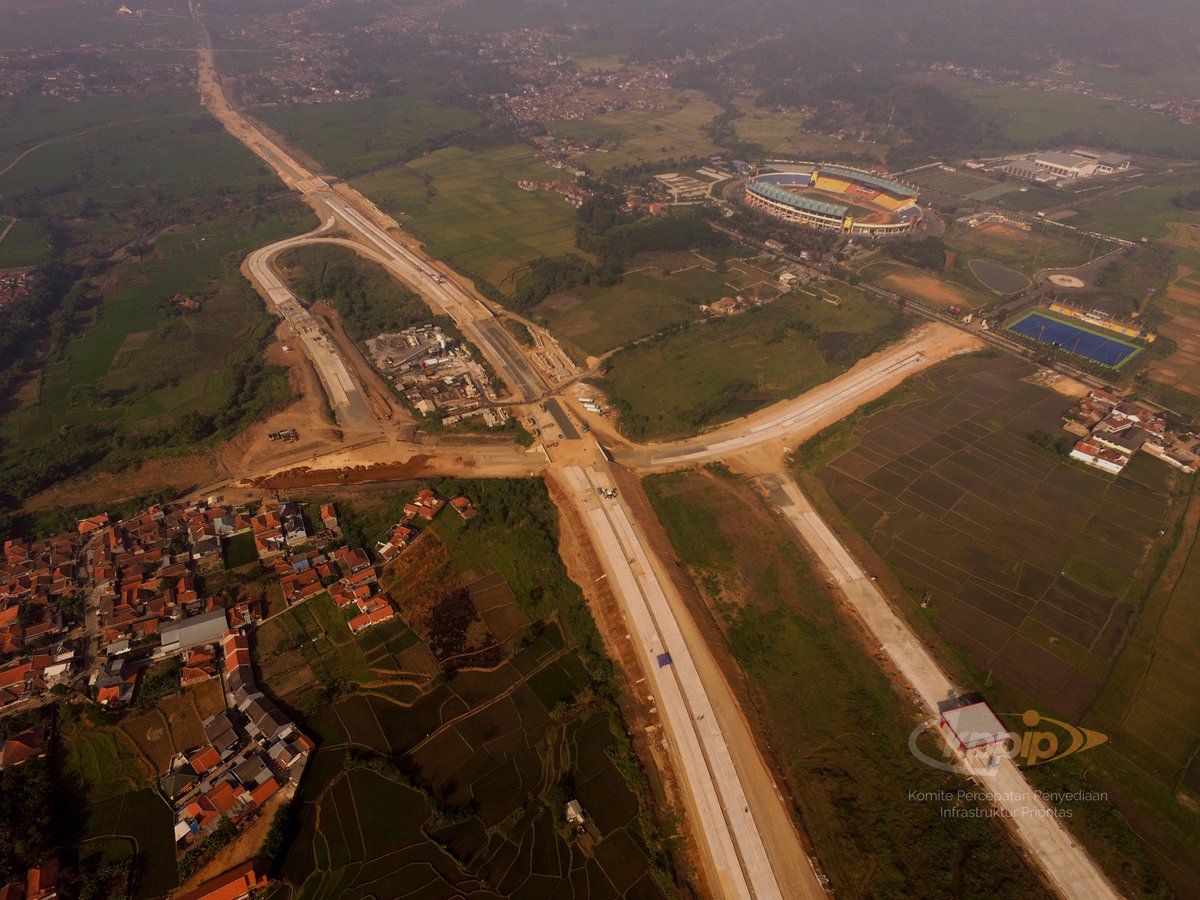 KPPIP_RI's tweet photo. Sstttt...Jalan Tol Soreang - Pasir Koja Jawa Barat akan diresmikan bulan ini. Tunggu tanggal mainnya ya. Selamat untuk @bpjt_info @KemenPU https://t.co/7TLm2adLJi