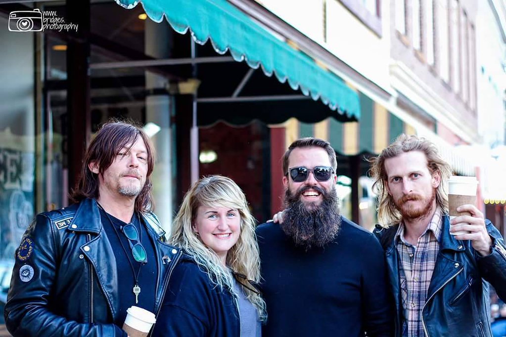 ennoia3's tweet photo. That's definitely one of the #LawsOfReedus #LeatherCladReedus!  #Amedus RT@BridgesPhotog When you're on a photo shoot and run into Norman Reedus &amp; Austin Amelio, you let the client snap a photo with your camera! #TheWalkingDead #BridgesPhotograghy https://t.co/kmF892iUjZ
