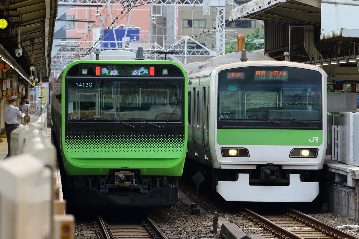 E231系500番台の座席モケットを使用したクッションを再入荷致しました