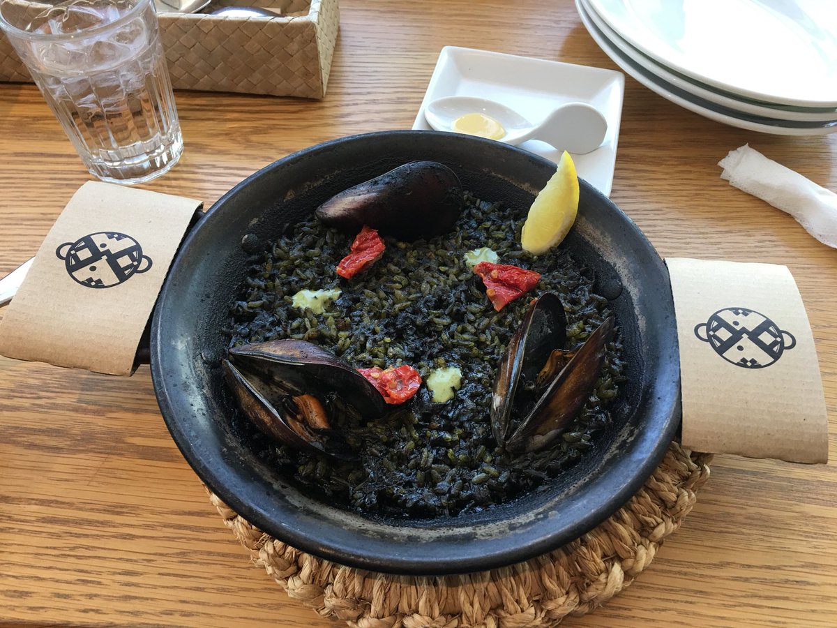 RH987991's tweet photo. #PAEZO
#京橋めし
#ArrozNegro
#イカスミパエリア https://t.co/q4b8M2Y6XW