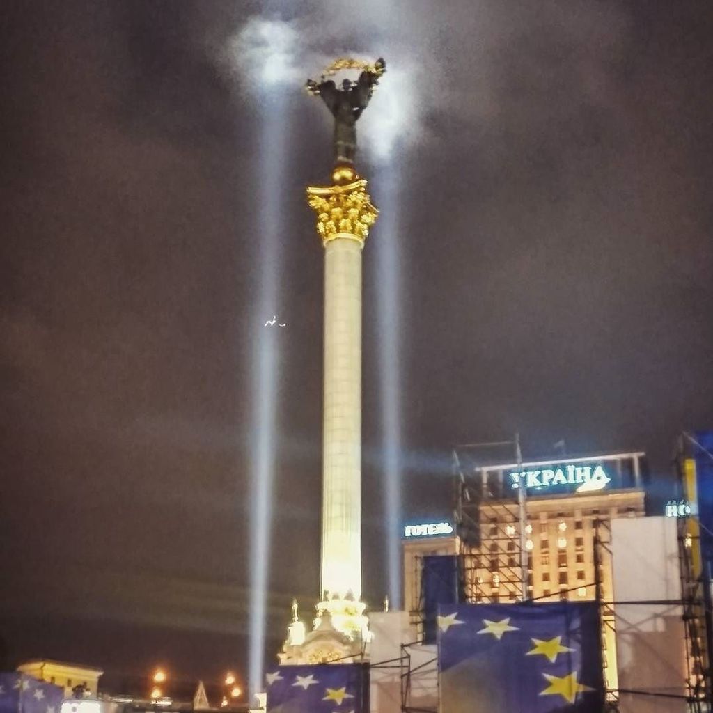 SashaDelirious's tweet photo. Independence that costs lives is valued million times more... Lights of dignity installation dedicated to the events happened 4 years ago.

#independence #ukraine #maidan #majdan #lights #installation #remember #events #past #fight #rights #instakiev #in… https://t.co/rpvSPXu4Wa https://t.co/Nc7sR5iGy5