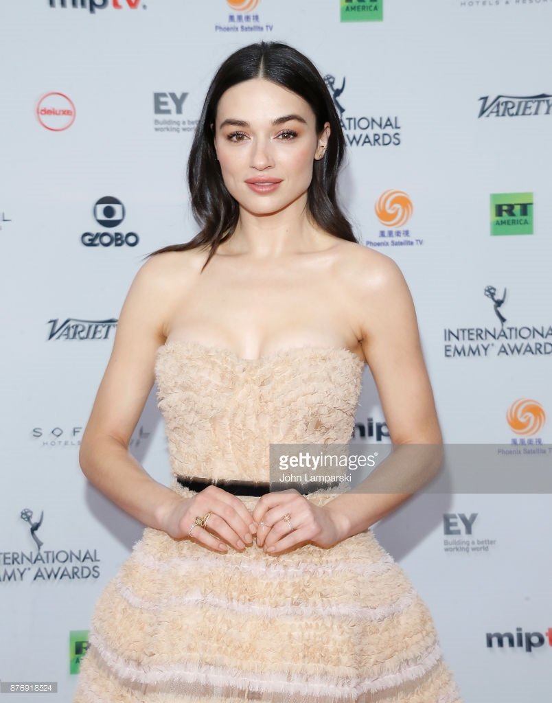 TeenWolfNewsMtv's tweet photo. Crystal Reed attends the 45th International Emmy Awards in New York City on November 20, 2017! https://t.co/YUFZBMi8DQ