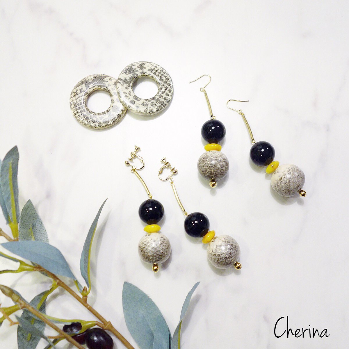 秋冬の定番カラーマスタードカラーをプラスしてあるのでモノトーンコーデでもうもれません💗
#ハンドメイドアクセサリー #Cherina #ピアス #イヤリング #パイソン柄 #アクセサリーショップ #モノトーンコーデ #大人カジュアル 🛍SHOP⇨shop.cherina.net