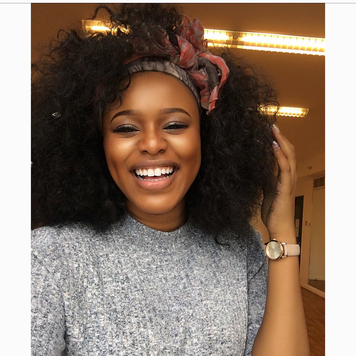 LloydSA500's tweet photo. Cause it's Tuesdae,, think I should leave it here,, mah er'dae crush  #choosedae #IChooseHer @Natasha_Thahane mahn!!... https://t.co/aJXSHVTQIj