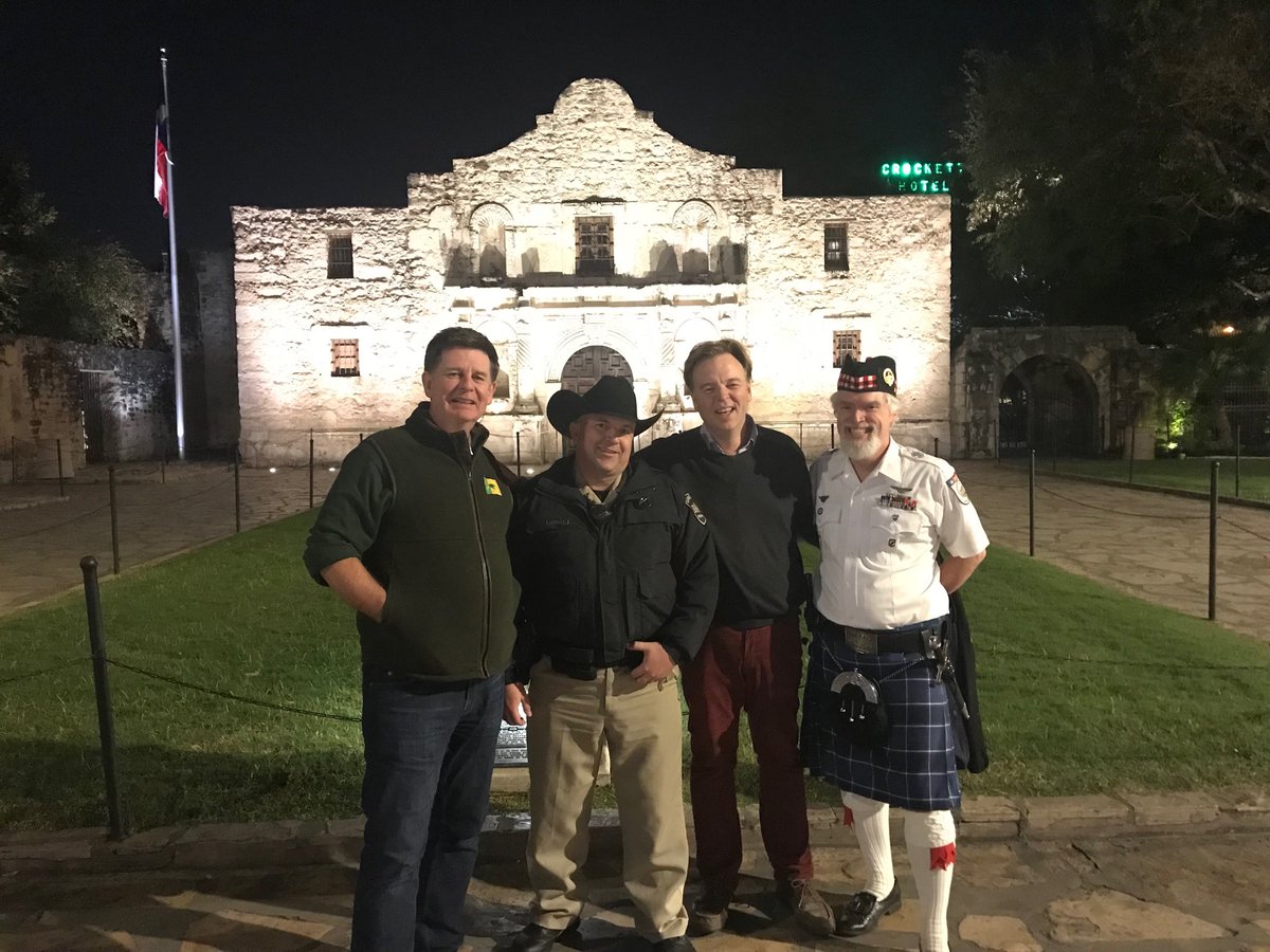 trainer_mag's tweet photo. An Irishman, Englishman, Scotsman &amp; Texan infront of The Alamo @jimbruns3 @TRMNutrition @TRMTomB #SanAntonio https://t.co/5SKpM5NSJK
