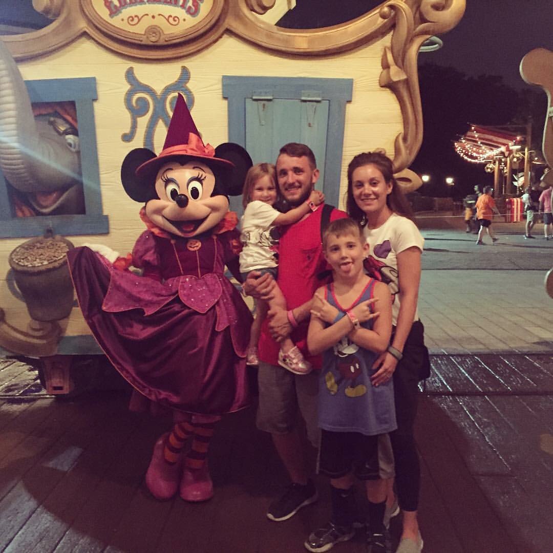 MeganWalsh89's tweet photo. We miss #disneyworld #disney2016 https://t.co/k4qVgnNE4W