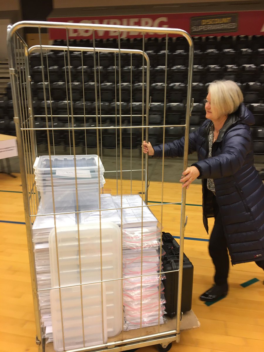 Stemmesedlerne er klar i #ikast #kv17 #rv17