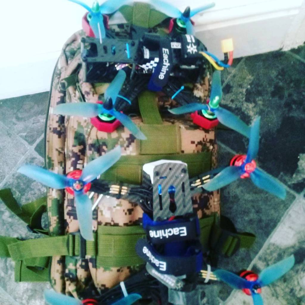 mikey_whalen's tweet photo. Taking the big boys out to play! #zmr250 #feeyoung #x210 #drone #dronestagram #β¦ https://t.co/DmOY3B93js https://t.co/w2sAzVgVFS