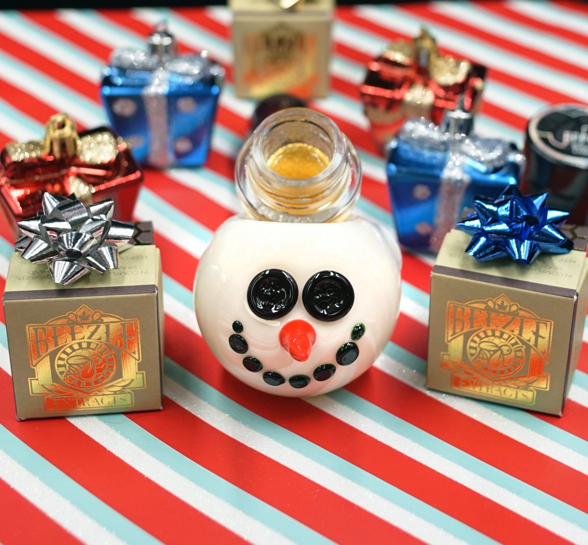 kindcourier's tweet photo. 12/3/17: We've teamed up w @BeezleExtracts, and others, to bring you #HashNHolidays, a sweet+intimate holiday party where you+friends can taste the finest selection of N. Calif.'s premium concentrates, flowers and edibles. GET TICKETS: https://t.co/8OQJ4CXdO6
#UnwindWithKind https://t.co/VcrOwL6bOn