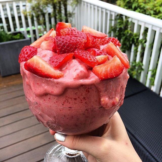 BodNation's tweet photo. THIS is a Smoothie 🍓 https://t.co/V1ZbEIoUzF