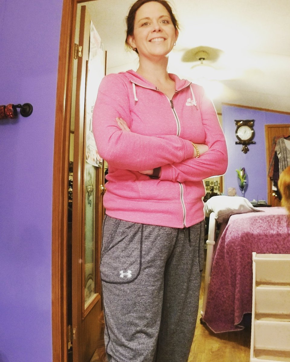 Surviving4Daily's tweet photo. I can't believe I'm wearing size medium! #fasting works #workout #HealthyEating #fitbodybootcamp #Tulsa #goals #nomorefatgirl https://t.co/Ywx2yn4ICW