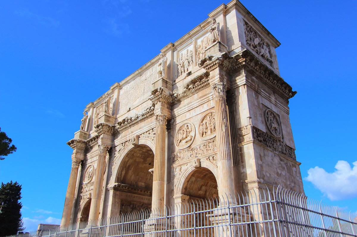 Daichan イタリア旅行 ローマ編part 1 コンスタンティヌスの凱旋門 Arco Di Costantino ヴェネツィア広場 Piazzavenezia スペイン広場 Piazzadispagna スペイン広場からの眺め 写真好きな人と繋がりたい ファインダー越しの私の世界 T