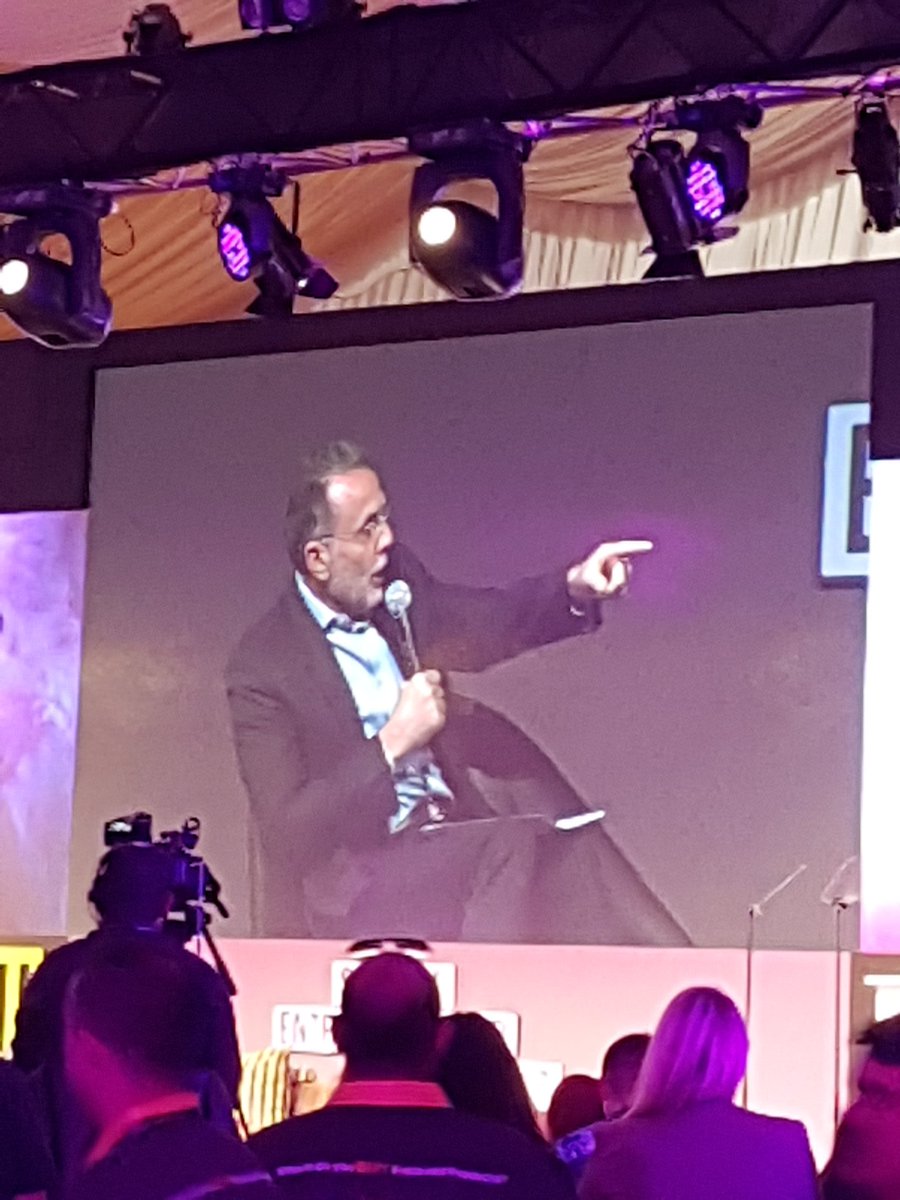 Ash_Kalim's tweet photo. Mr.Fadi Ghandhour having an inspiring discussion at #SharjahEF #Magnusae #UAE #entrepreneurs https://t.co/cEnqKgo6wX