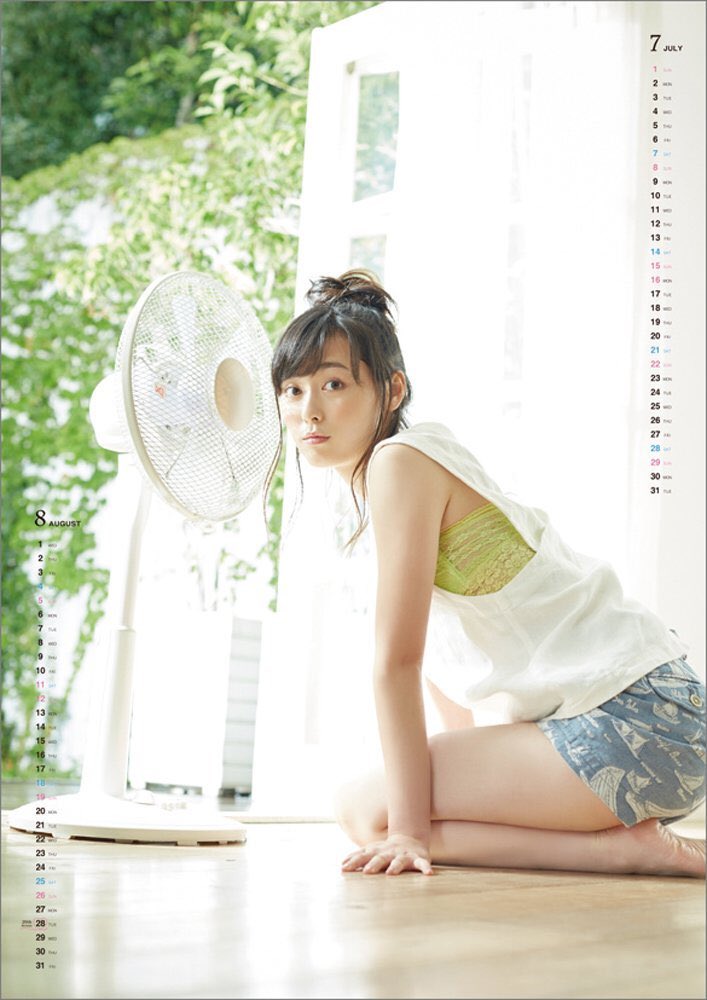 福原遥2018年カレンダーが、全国書店やネットショップにて発売中