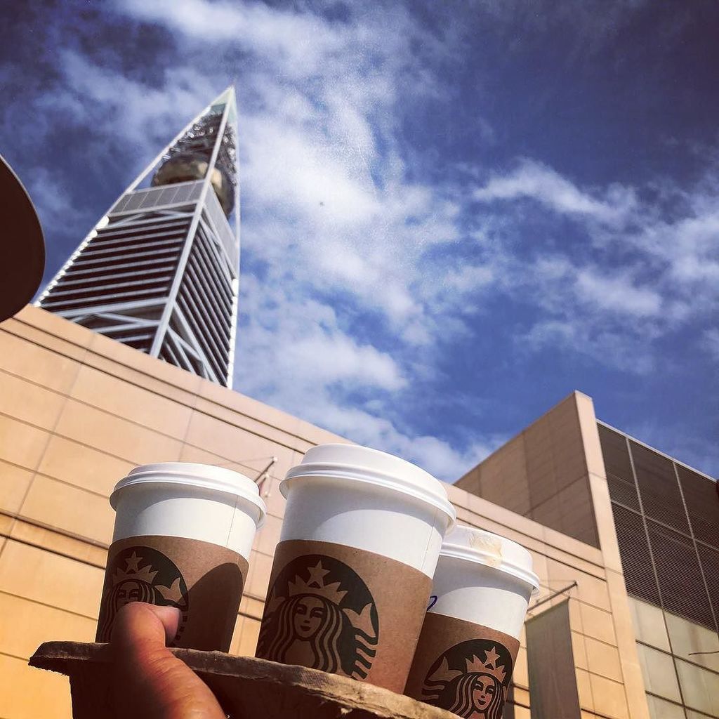 CasualLex's tweet photo. Morning coffee run Riyadh style, rolling down the Olaya #starbucksisokwhenyouretravelling https://t.co/t9yNH0goRG https://t.co/tN5sa29MqO