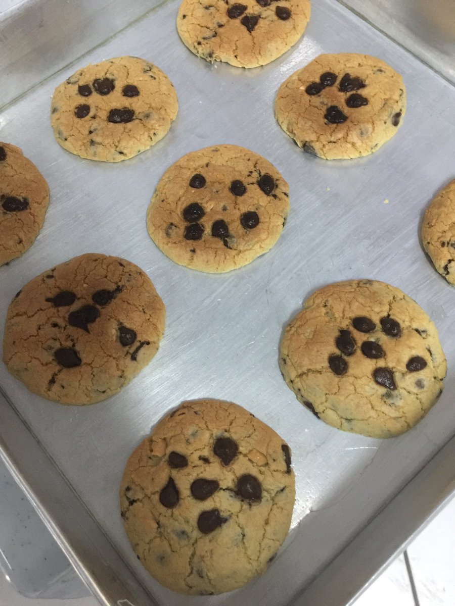 mamidane20's tweet image. Cookies I made during #BakingLesson101 #ChefMagic #ChocolateChipCookies