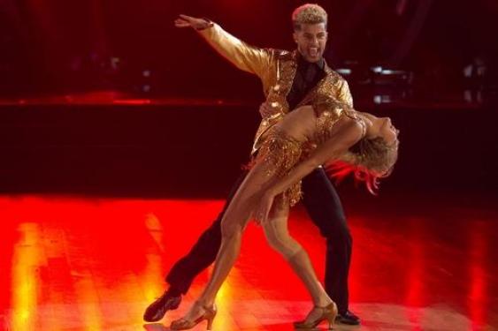 BuzzFeedss's tweet photo. Dancing with the Stars Finals: Who Is Headed to th-https://t.co/gQrjyYT2K8 #dancing #with #Celebritynews https://t.co/8oFCrp7yRL