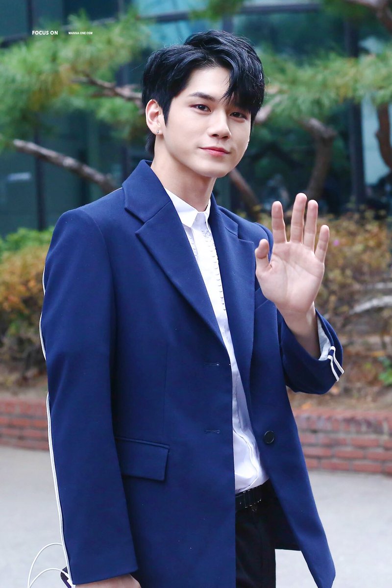 the813Degrees's tweet photo. ชอบคุณองซองอูกับสีน้ำเงินเป็นพิเศษ 💙✨ https://t.co/938dQdYDKs