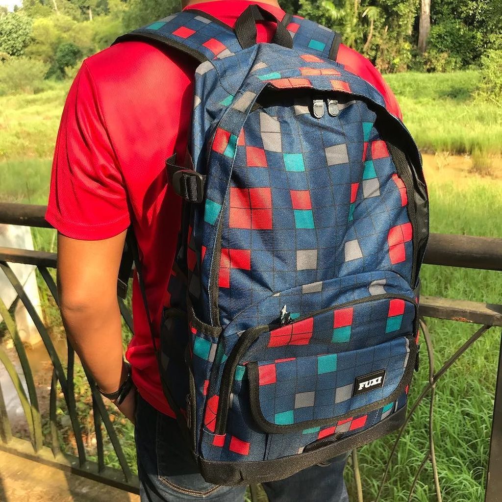 AMEF_WORD's tweet photo. Ready Stock🎉
__
Ciri-Ciri:
💢Ada 2 zip utama
✨Ada ruang letak laptop
💢Ada ruang botol air
✨Ada buckle bahagian tepi beg
💢Ruang dalam besar
__
Harga:
Rm 80 je termasuk postage + freegift🔥
__
Stok terhad, whatsapp kami segera utk order!
+60105704483
Atau tekan link di bio @… https://t.co/jN350NwjH6