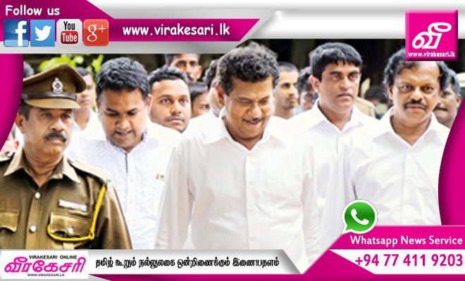 virakesari_lk's tweet photo. காமினி செனரத் உள்ளிட்ட மூவருக்குப் பிணை
#lka #srilanka #viranews #virakesari #virakesaridigital
#ChiefofStaff #GaminiSenarath #publicfunds #released #bail #ColomboMagistrate
https://t.co/C6ORGsfiIu https://t.co/9AjXOcZDG9