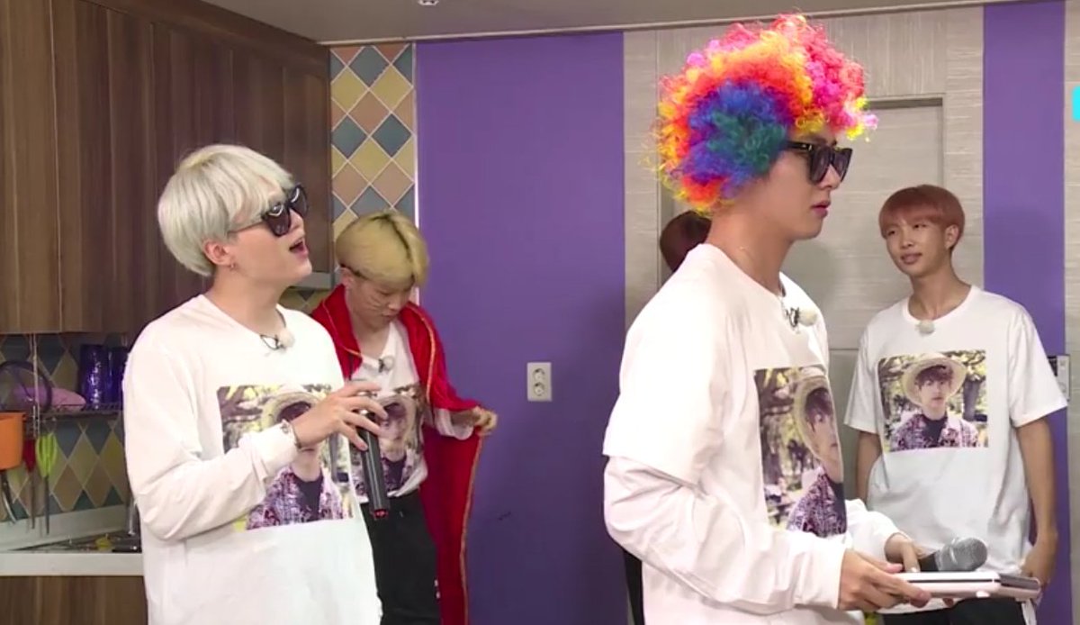 태형 온리 V Live Run Bts 17 Ep 28 Omg So This Is How It Ll Fell If U Go To Karaoke With Bangtan Taegi Was So Immersed Singing The