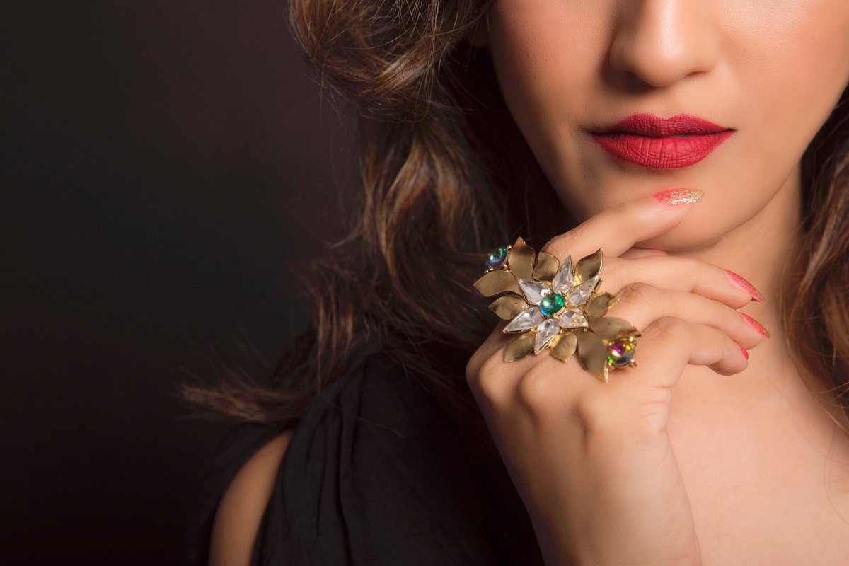 shilpiiz's tweet photo. Jewelry speaks louder than words. This beautiful gold and white statement ring from FoxySperks (https://t.co/uDxy9y58xE) is all what you need for this wedding season. #WeddingBaubles #TheStyleToast #BlingJewelry https://t.co/gFnNCkLDj0