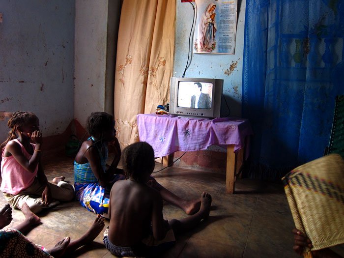 potentash's tweet photo. Did you grow up in a household where the only power came from a @chlorideexide battery? @Lc_ndonga takes you back to her childhood - to before KPLC ever reached their small town https://t.co/2n6ThGWiDY #FixItForgetIt https://t.co/U396m2UdWU