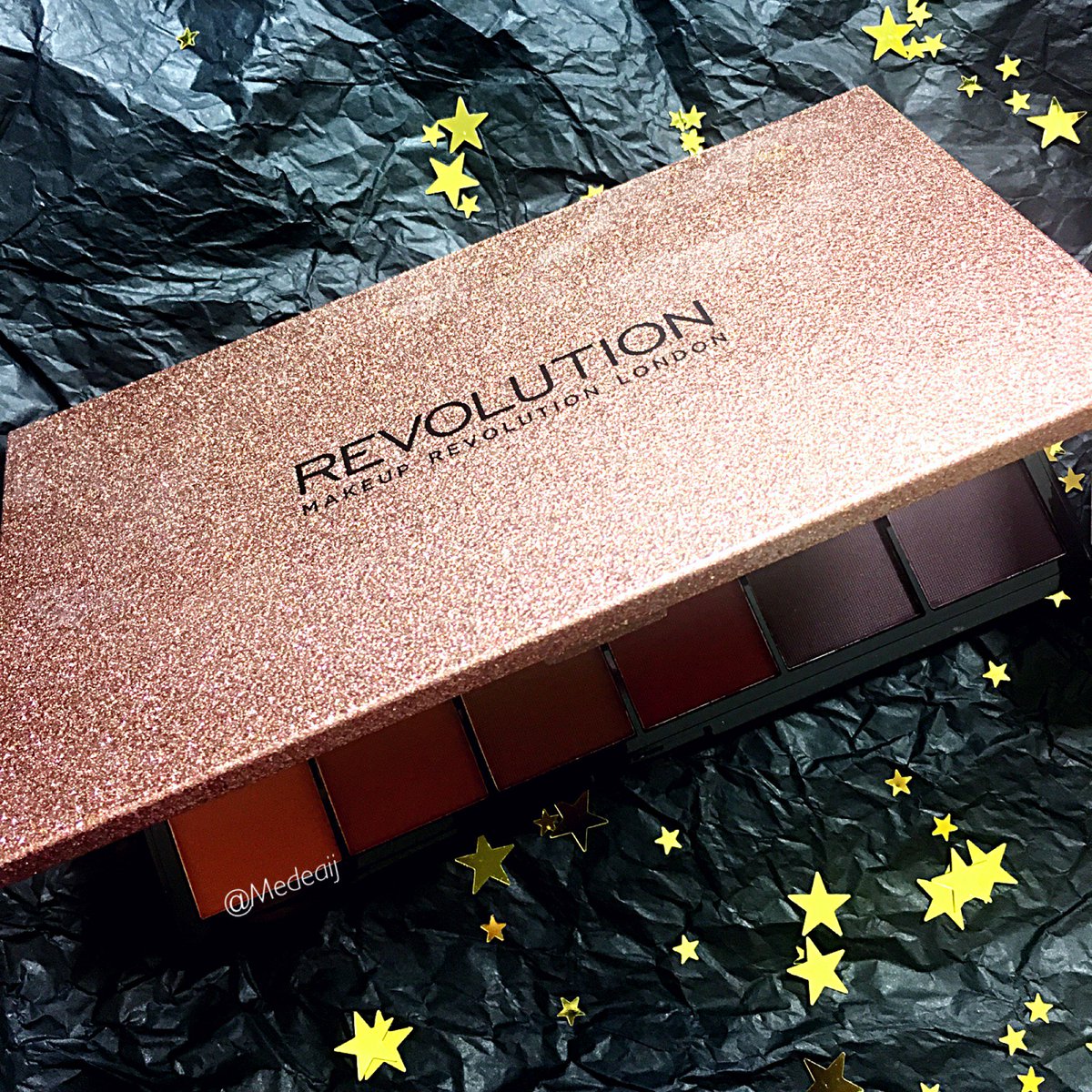 Medeaij's tweet photo. #packagingonpoint @MakeupRVLTN Life on the dance floor Guest list palette is everything. @tambeauty01 https://t.co/HmSIkuTeAD
