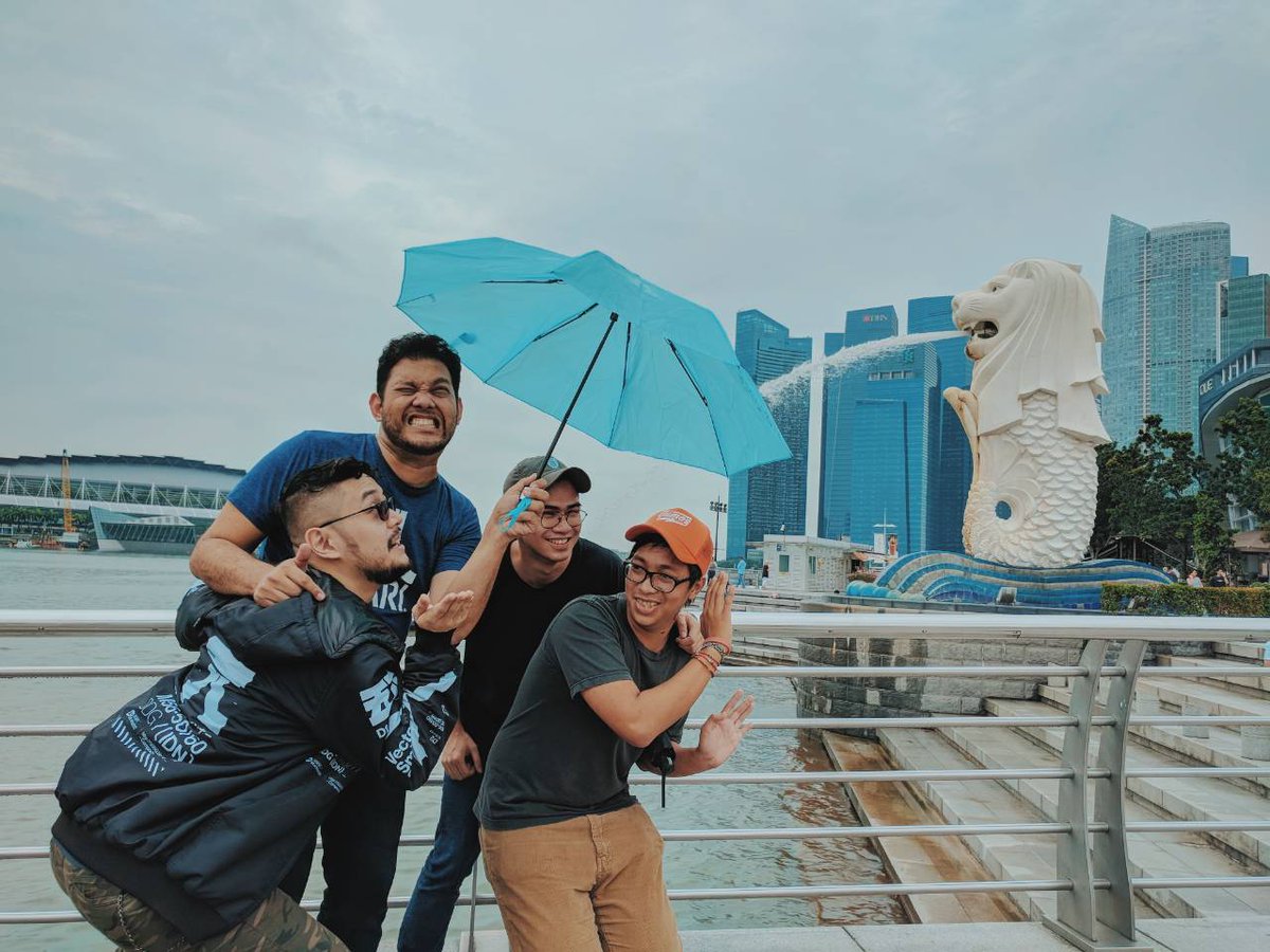 enjoyGLOBE's tweet photo. Capping the day off with an epic photo op with the iconic Merlion here in Marina Bay! Stay tuned tom as we take you to the Gala Awards Night of #The5MinVideoChallenge! Goodluck, #TeamPH! https://t.co/nn7EnVsv54