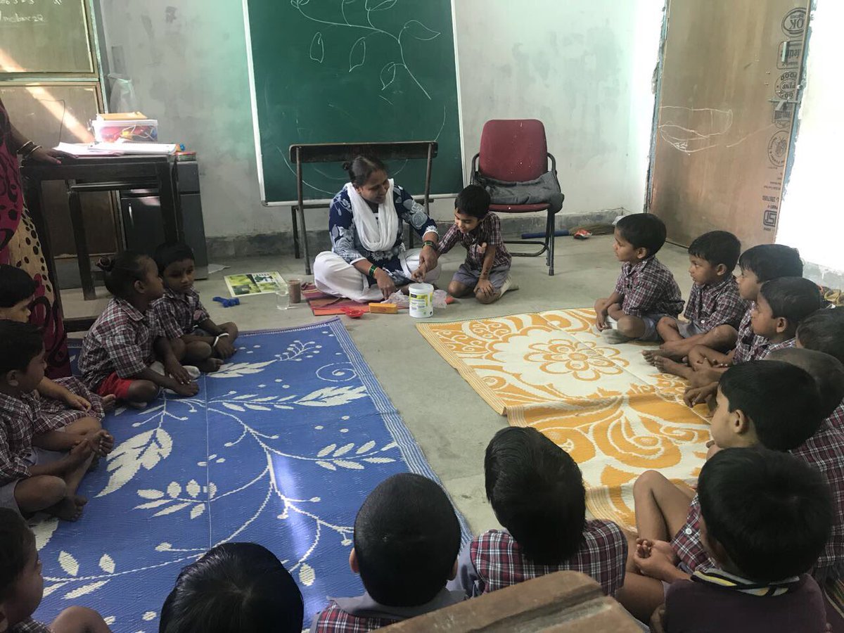 techmahindracsr's tweet photo. We love helping teachers bring creativity to classrooms! Here a balwadi teacher used crafts to explain how a plant grows with her own little sunflowers in the classroom! #Shikshaantar #CreatingHappierClassrooms #RiseforGood https://t.co/LzjxgE7hAR