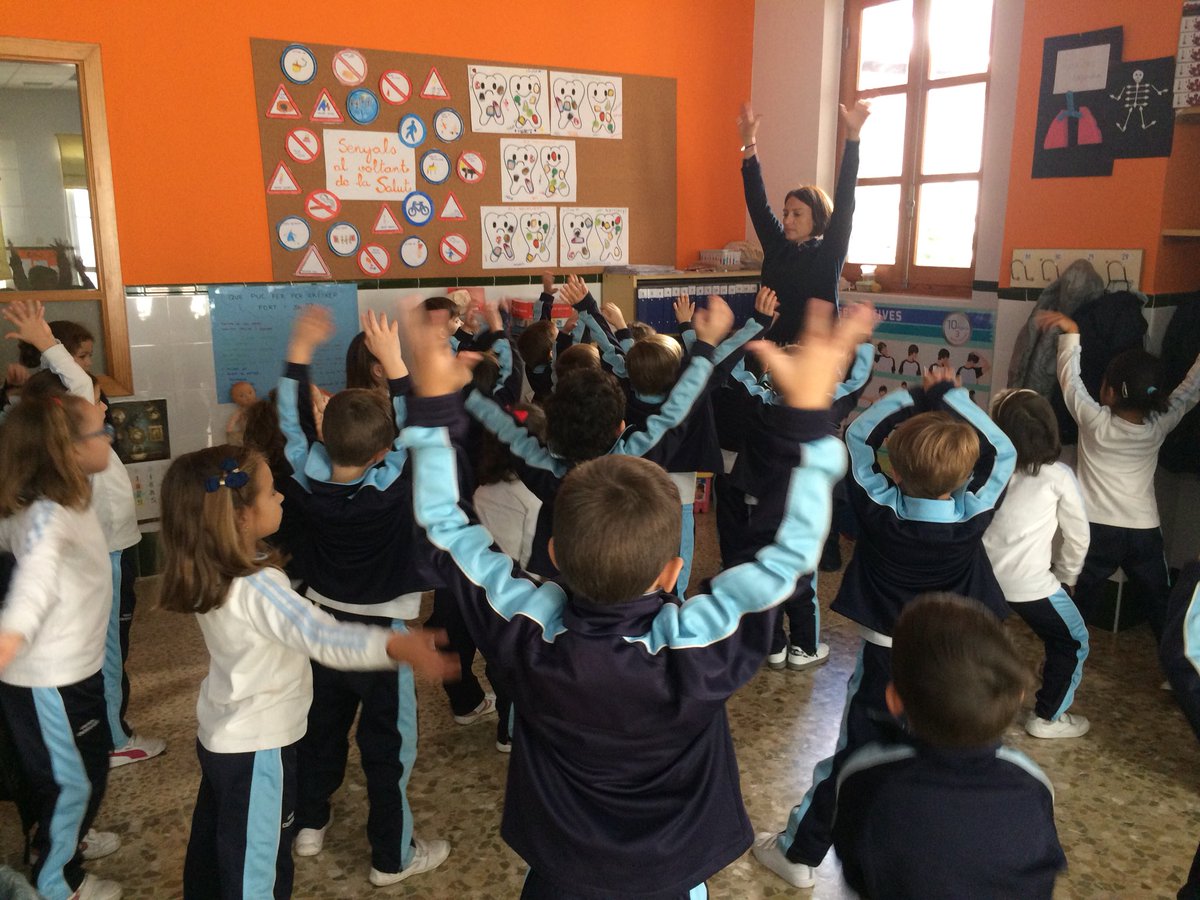 Xtorey_benifaio's tweet photo. #projecteelcos Practiquem els estiraments musculars per cuidar el cos #crbenifaio #5anys https://t.co/e4z24OdeK0