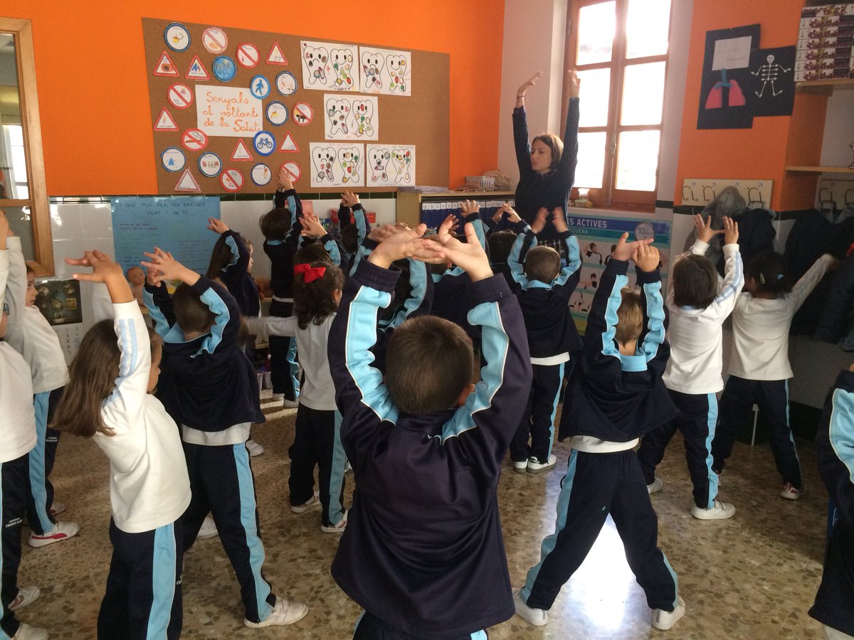 Xtorey_benifaio's tweet photo. #projecteelcos Practiquem els estiraments musculars per cuidar el cos #crbenifaio #5anys https://t.co/e4z24OdeK0