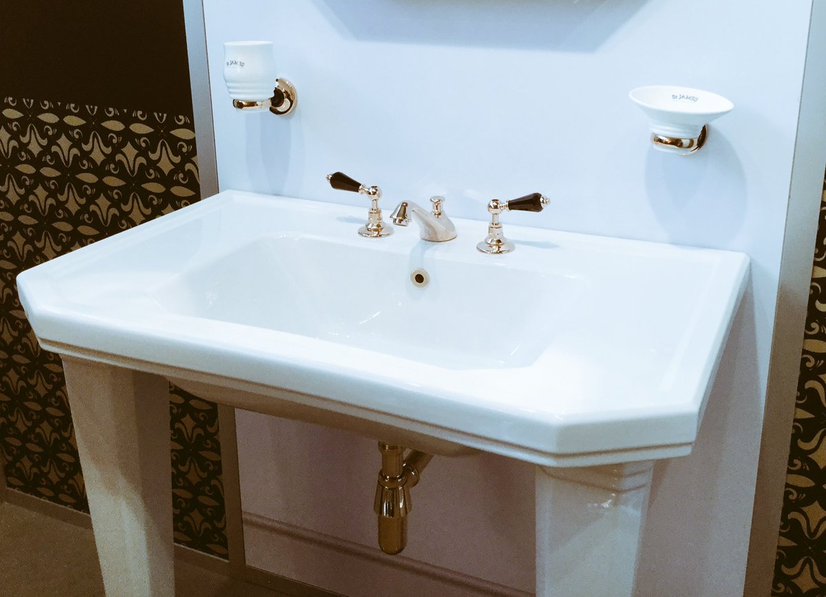 Bathroomreview's tweet image. Marflow is showcasing four brand new finishes @sleepevent including wall mounted brushed brass taps &amp;amp; rose gold brassware and@sleepevent #Sleep17 @MarflowEng