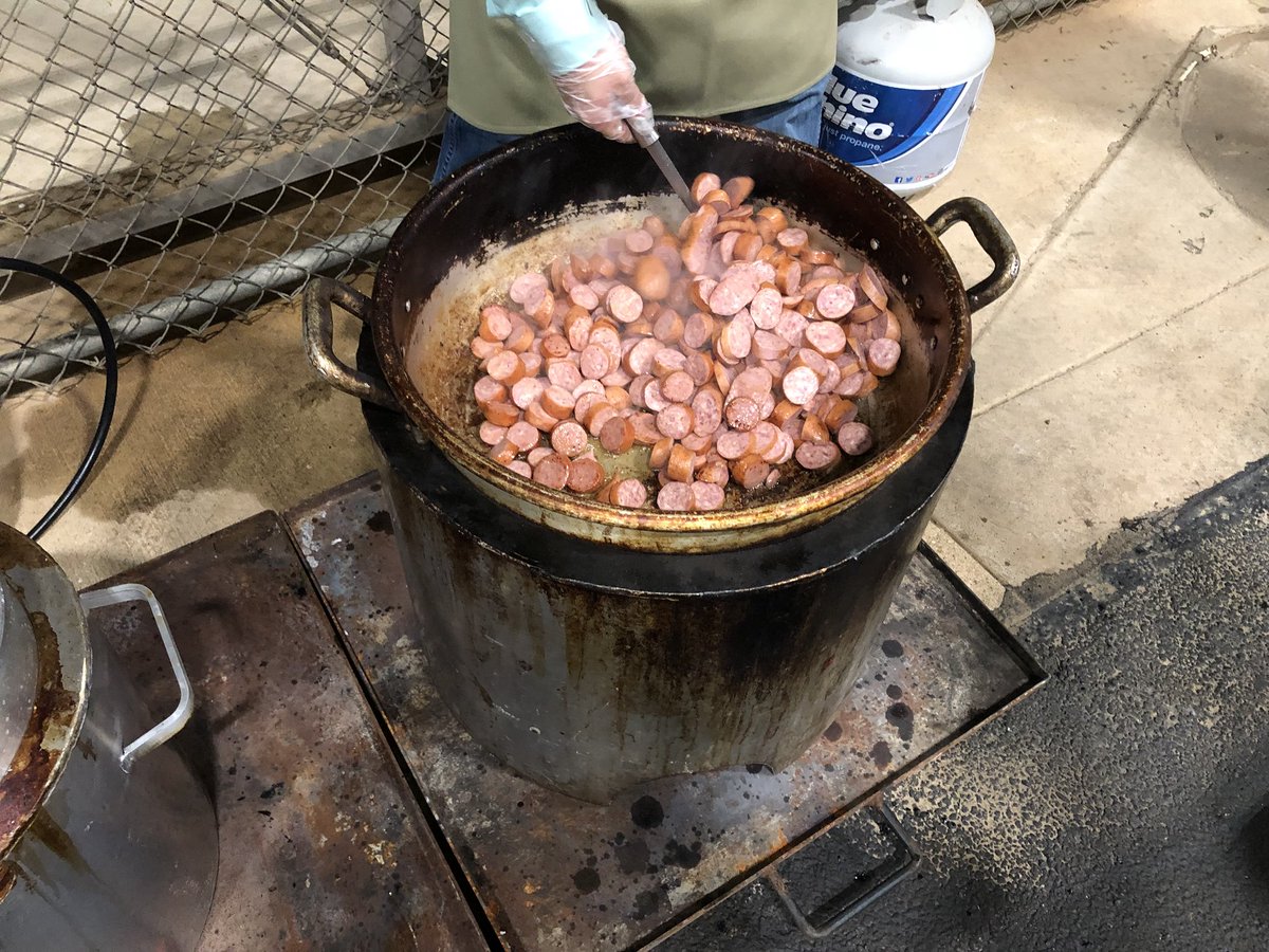 ABC13CourtneyC's tweet photo. We are cooking up the good stuff this morning at the #AgBreakfast! It’s locally grown & cooked by local farmers! You don’t want to miss out! Tickets are $15 at the door. Breakfast starts at 7 at the Brazos County Expo Complex! @KBTXNews @BCSChamber #BVTM https://t.co/bIJTbdgaDt