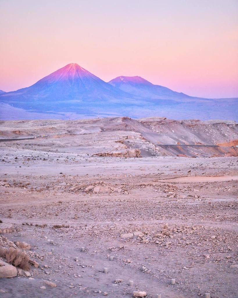 thewanderlustbg's tweet photo. Mountains on the moon 🌙 https://t.co/lwvfsX414n https://t.co/nrdUtBe4yT