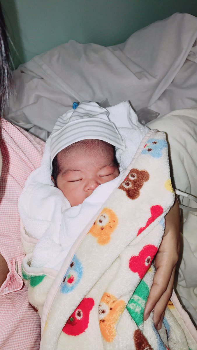 y_0214_c's tweet photo. 少し落ち着いたので報告します
今日のお昼12時38分に
無事元気な男の子が産まれました👶
約9時間の陣痛に耐え
元気に産んでくれたママ
本当にありがとう！！
感謝の気持ちでいっぱいです🙏 https://t.co/W3IRsjBfZe