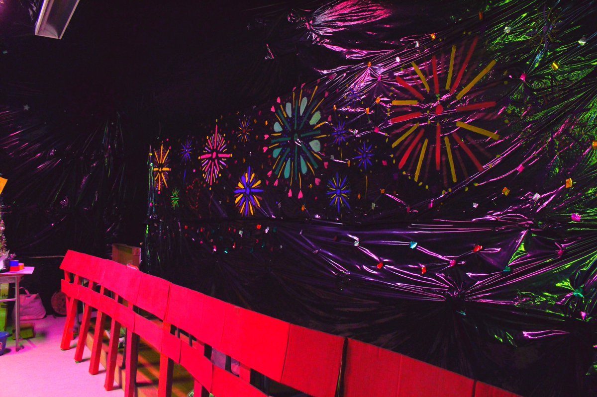 sogo_24's tweet photo. 2-4には綺麗な花火が打ち上がってます!🎇
11月の花火、是非2-4で楽しんで行ってください 🚀💫
外観も縁日ならではの装飾になってます!
インスタ映えにどうぞ📸⚡️
#NovemberSummer #SG24 https://t.co/IWAdvildFl
