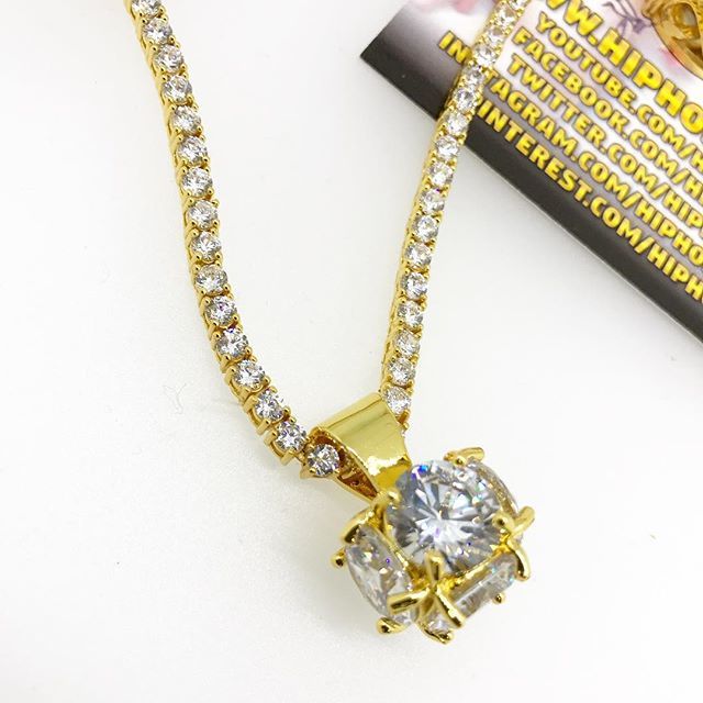 hiphopbling's tweet photo. Buy Tennis Chain - https://t.co/KCJbpBDwtT
Buy 3D Ice Pendant https://t.co/F8AmKzdQQy

Use Promo Code EBF35 for 35% Off $200+

#tennischain #tennischains #blingchains #icedoutchains #hiphopchains #blingblingchains #ballerchains #celebrityjewelry #rapperjewelry https://t.co/U7ytZeynhq