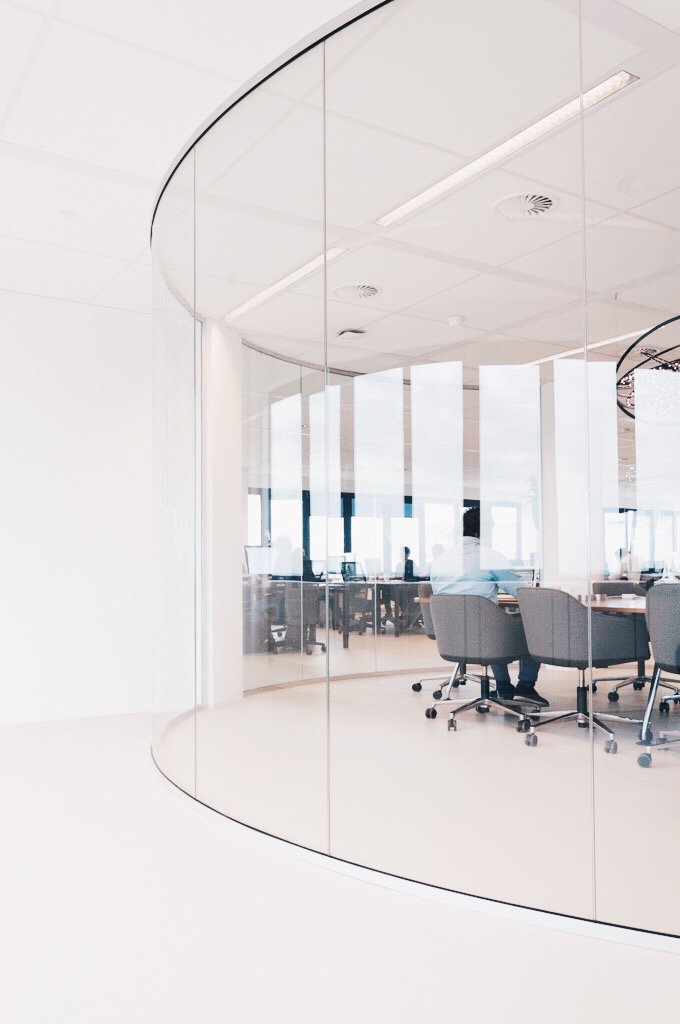 atabix's tweet photo. The meeting room ☕ https://t.co/4GS7xvOpp6
